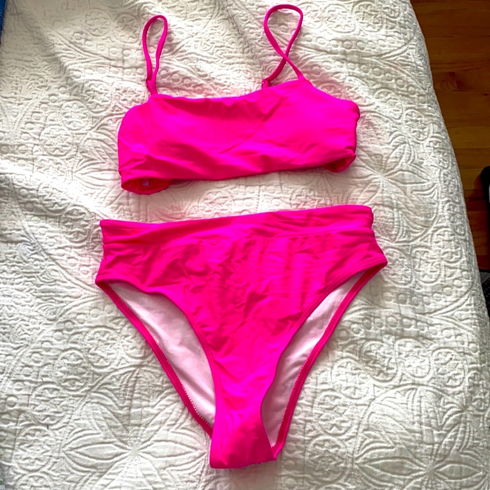 Women’s hot pink bandeau bikini